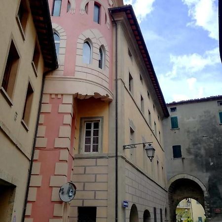 شقة Mansarda Con Solarium Panoramico Su Centro Storico Di Sarteano Vicino Alle Famose Terme Della Val D'Orcia المظهر الخارجي الصورة