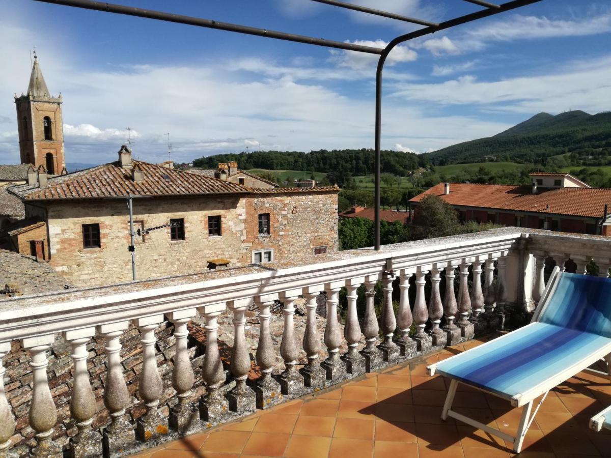 شقة Mansarda Con Solarium Panoramico Su Centro Storico Di Sarteano Vicino Alle Famose Terme Della Val D'Orcia المظهر الخارجي الصورة