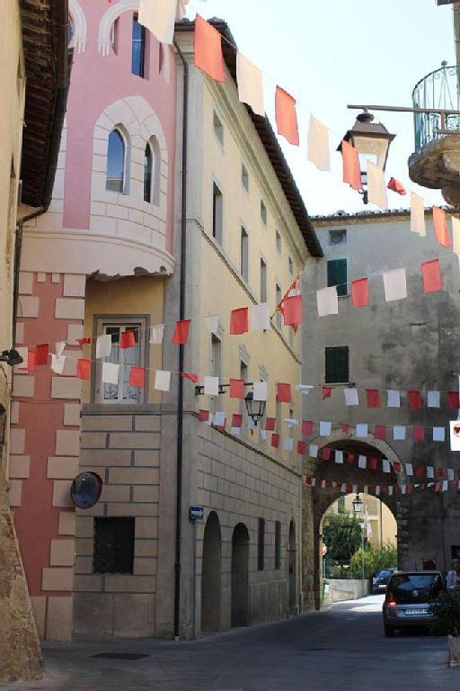 شقة Mansarda Con Solarium Panoramico Su Centro Storico Di Sarteano Vicino Alle Famose Terme Della Val D'Orcia المظهر الخارجي الصورة